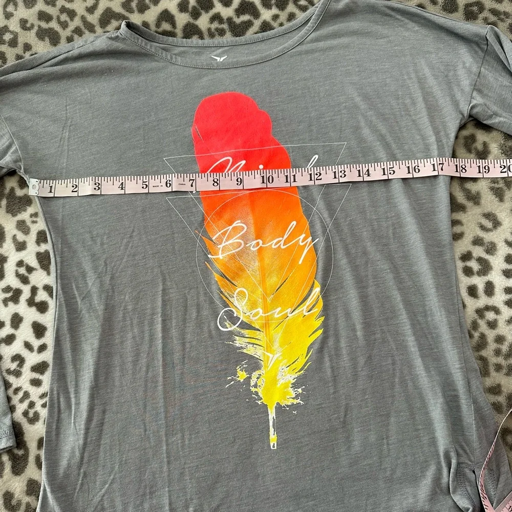 Old Navy Active Go Dry Long Sleeve Studio Graphic T-shirt in Gray Size XL 14